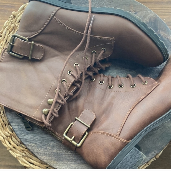 Women’s UNR8ED brown side zip up short boots size 7.5 buckle casual chunky - Picture 2 of 8